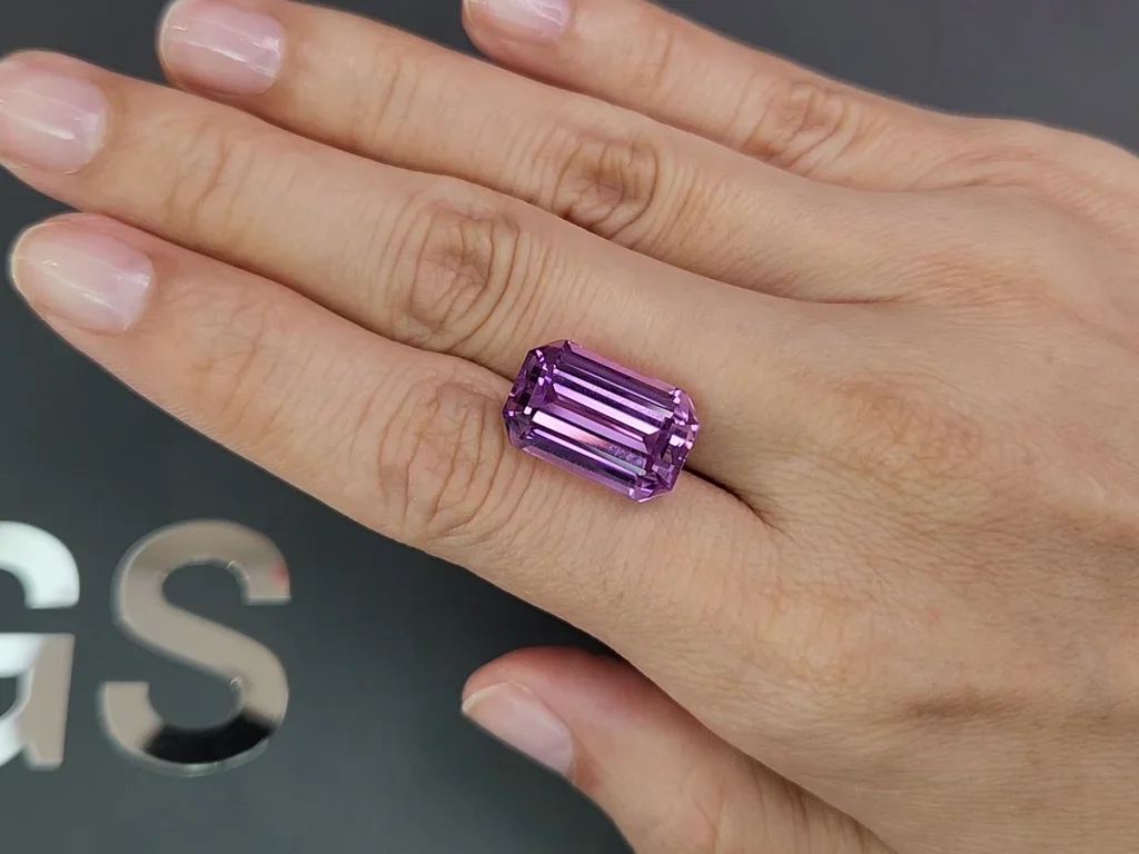 Octagon cut vivid pink kunzite 15.01 carats, Afghanistan 2