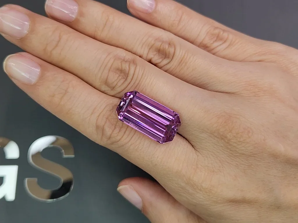 Octagon cut vivid pink kunzite 19.81 carats, Afghanistan 2