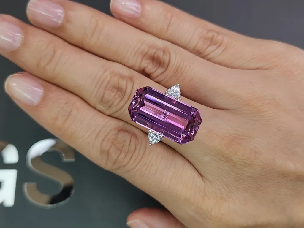 Octagon cut vivid pink kunzite 19.81 carats, Afghanistan 5