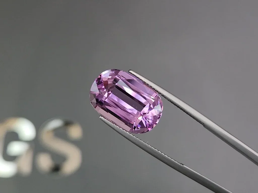 Oval cut kunzite 15.56 carats, Afghanistan 3