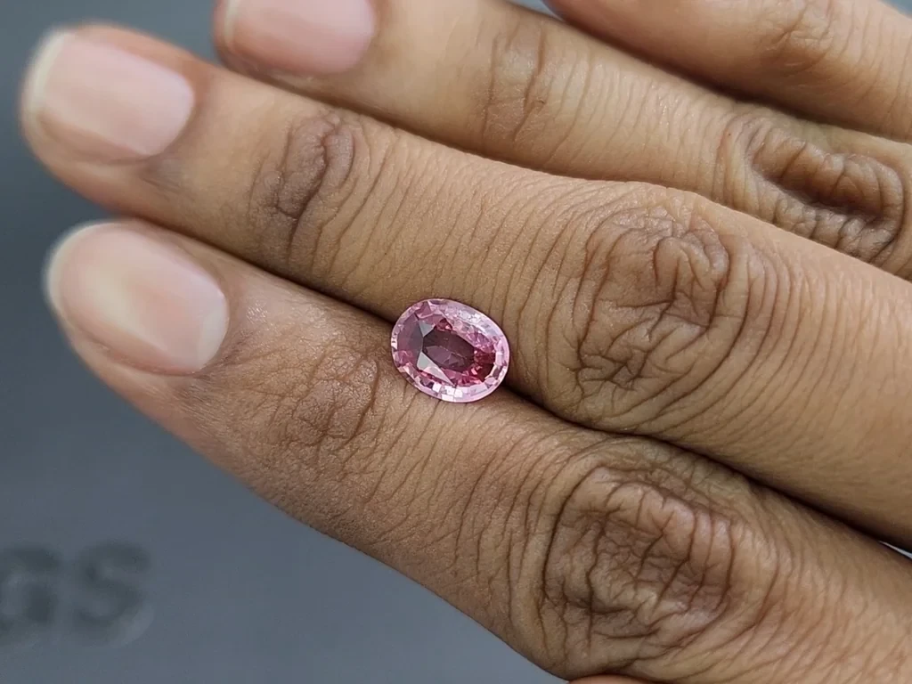 Padparadscha sapphire in oval cut 1.67 carats, Madagascar 2