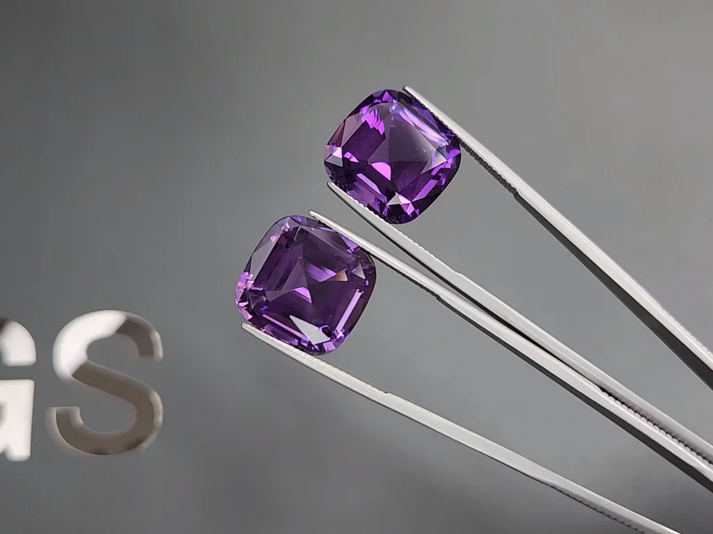 Pair of amethysts cushion cut 30.56 carats, Brazil 3