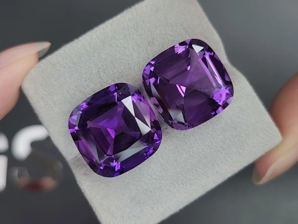 Pair of amethysts cushion cut 30.56 carats, Brazil 4