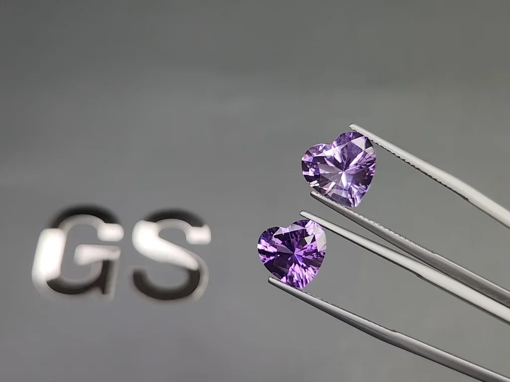 Pair of amethysts precision heart shape  6.99 carats, Brazil 3