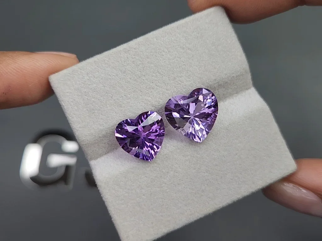 Pair of amethysts precision heart shape  6.99 carats, Brazil 4