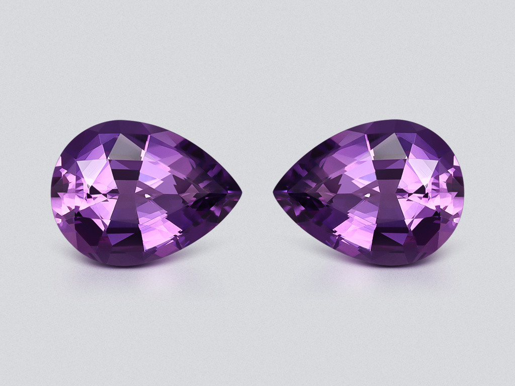 Pair of amethysts precision pear cut 11.00-12.00 carats, Brazil
