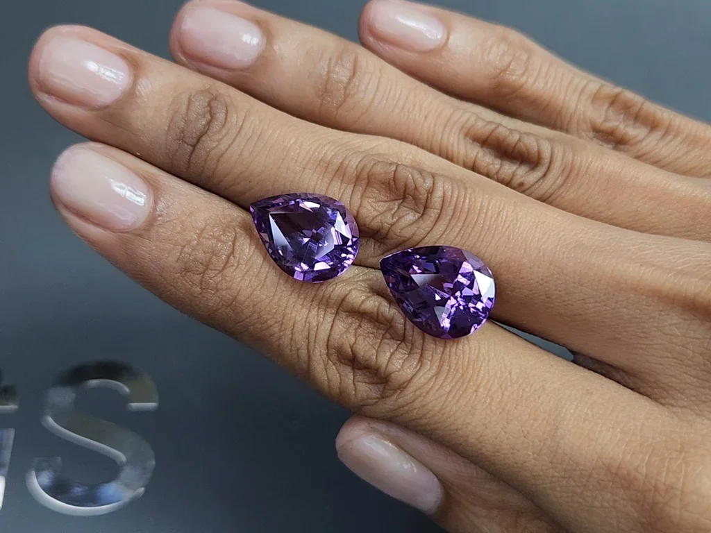 Pair of amethysts precision pear cut 11.00-12.00 carats, Brazil 2