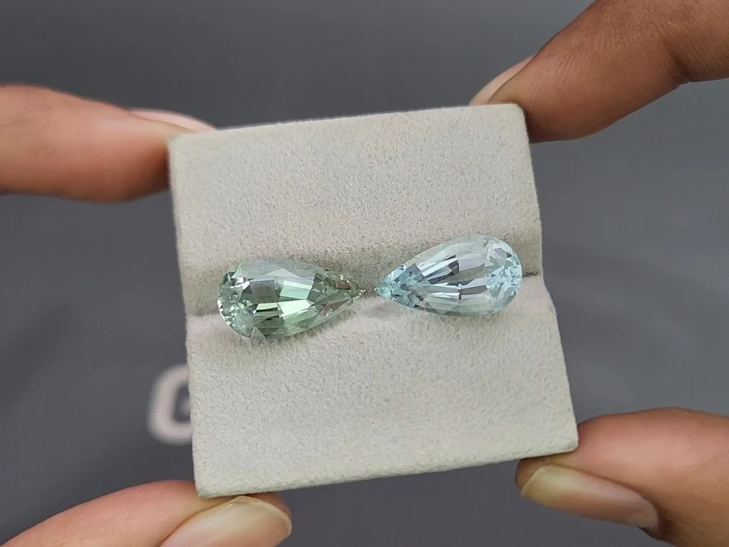 Pair of aquamarines pear cut 10.50 carats, Mozambique 4