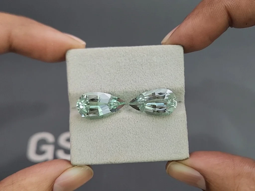 Pair of aquamarines pear cut 10.99 carats, Mozambique 4