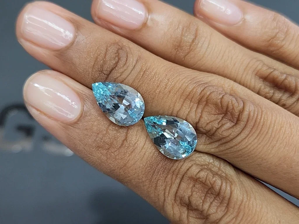 Pair of blue apatites in pear cut 8.52 carats, Brazil 2