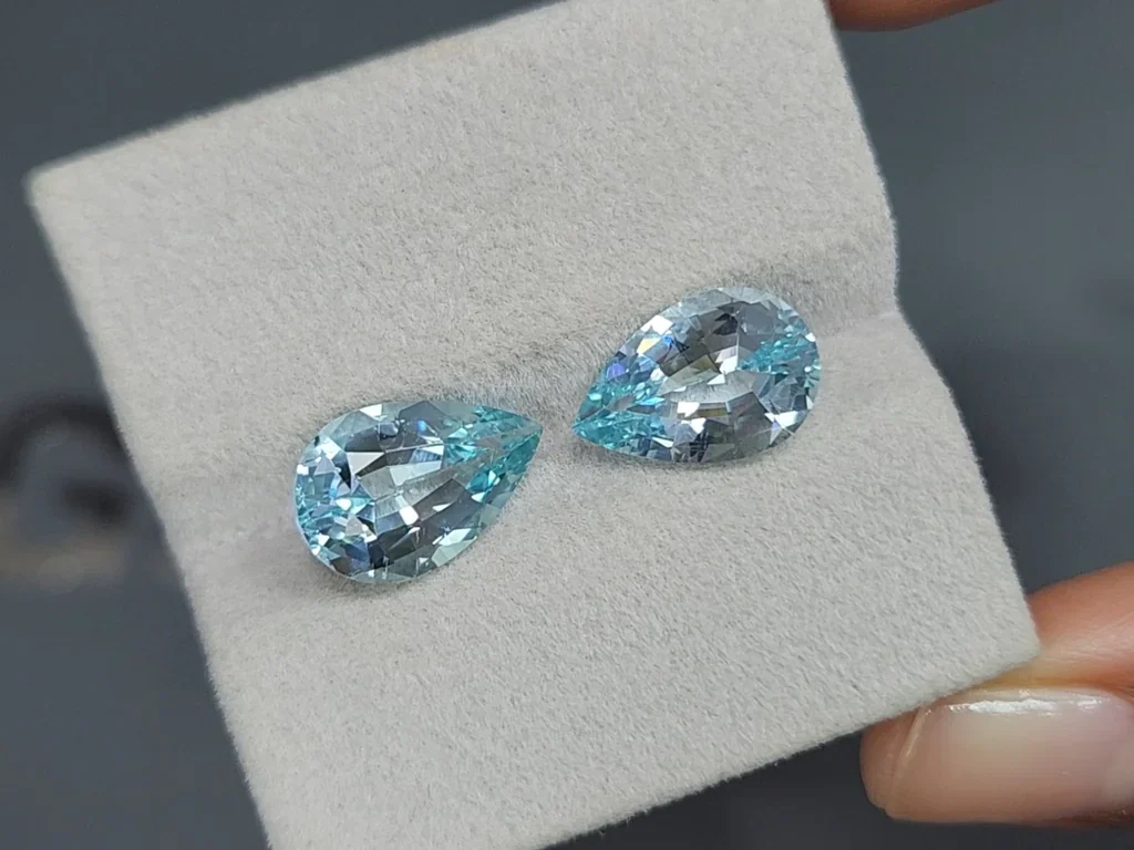 Pair of blue apatites in pear cut 8.52 carats, Brazil 4