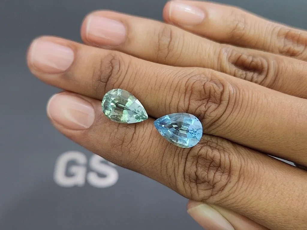 Pair of contrasting aquamarines pear cut 7.83 carats, Mozambique 2