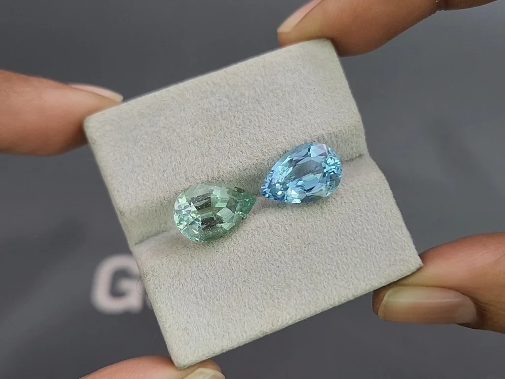 Pair of contrasting aquamarines pear cut 7.83 carats, Mozambique 4