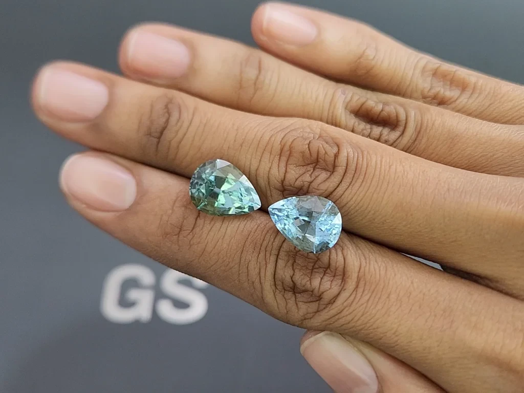 Pair of contrasting aquamarines pear cut 9.70 carats, Mozambique 2