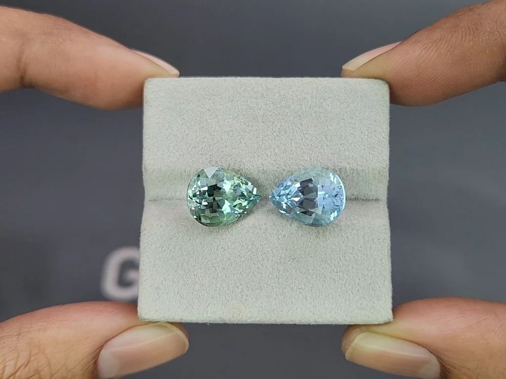 Pair of contrasting aquamarines pear cut 9.70 carats, Mozambique 4