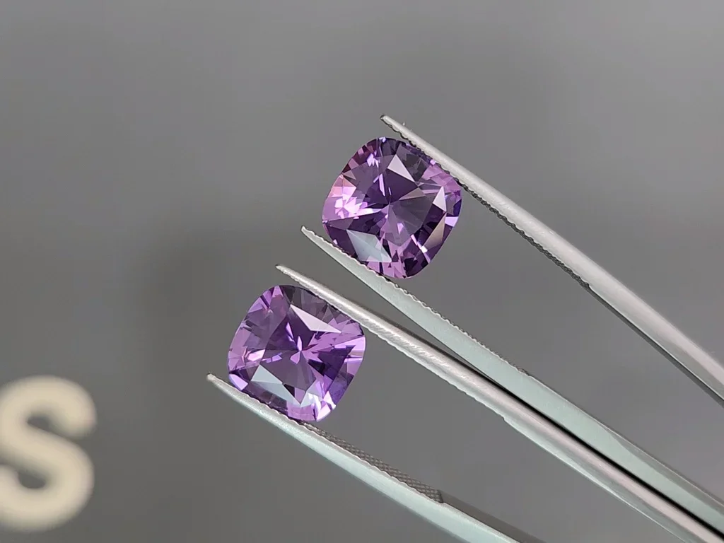 Pair of cushion cut amethysts 5.76 carats, Brazil 3