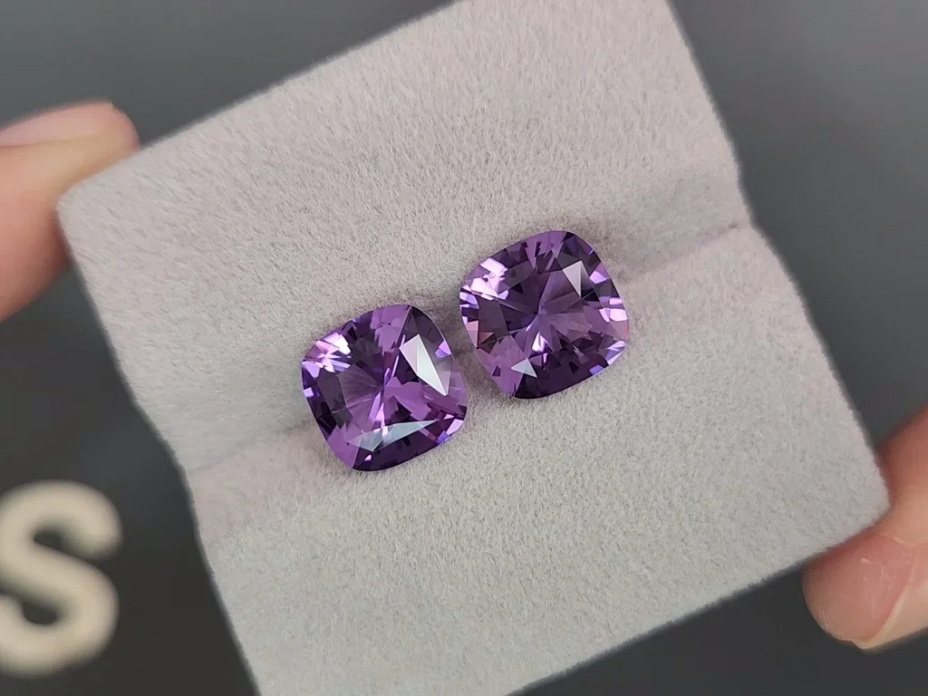 Pair of cushion cut amethysts 5.76 carats, Brazil 4