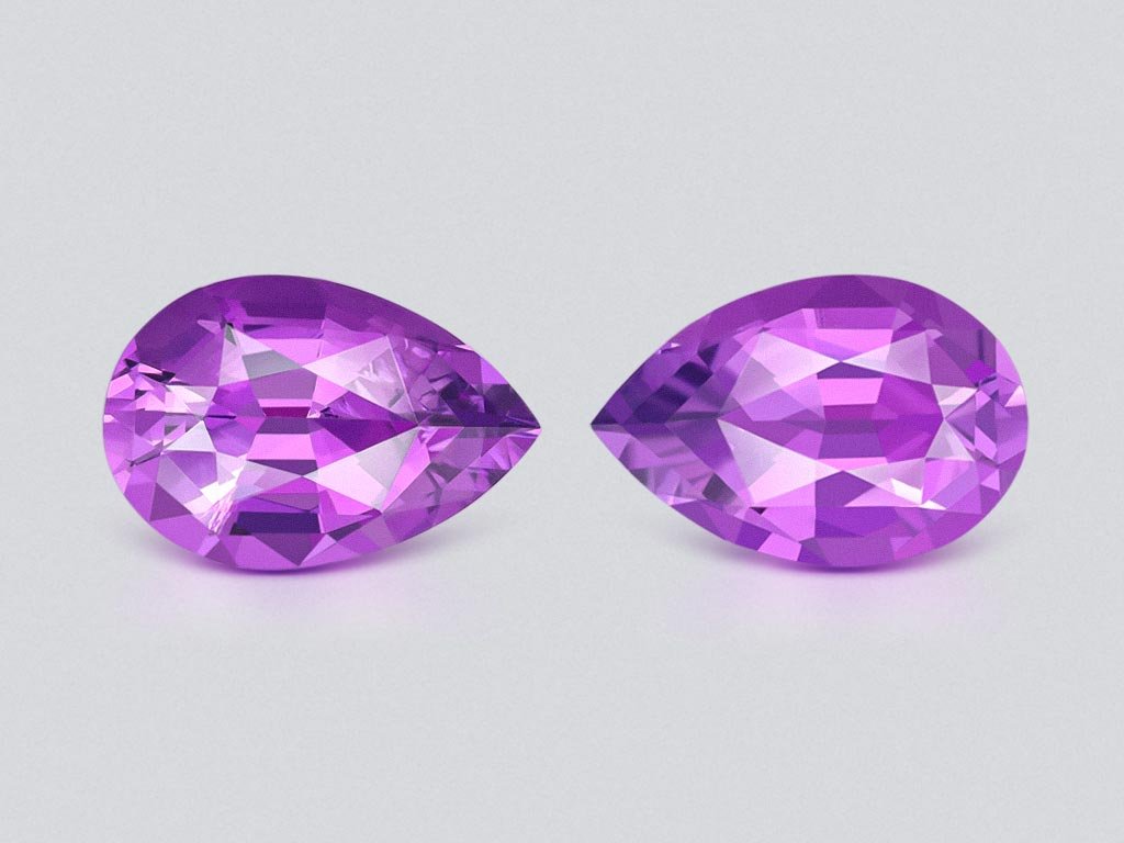Pair of cushion cut amethysts 5.76 carats, Brazil 5