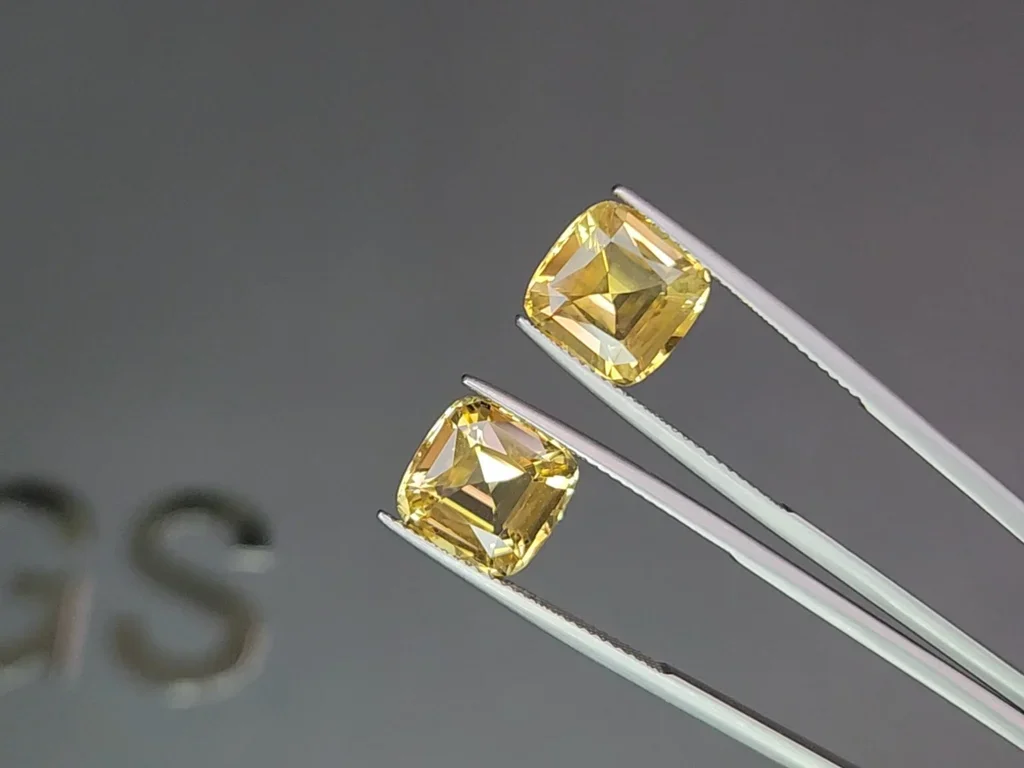 Pair of cushion cut yellow citrines 8.47 carats, Africa 3