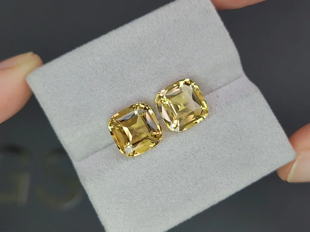 Pair of cushion cut yellow citrines 8.47 carats, Africa 4