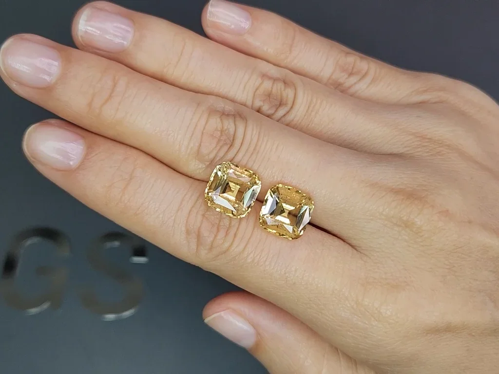 Pair of cushion cut yellow citrines 8.48 carats, Africa 2