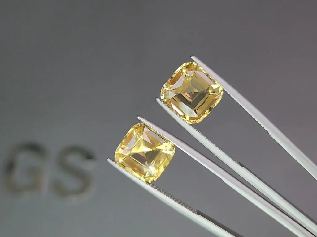 Pair of cushion cut yellow citrines 8.48 carats, Africa 3