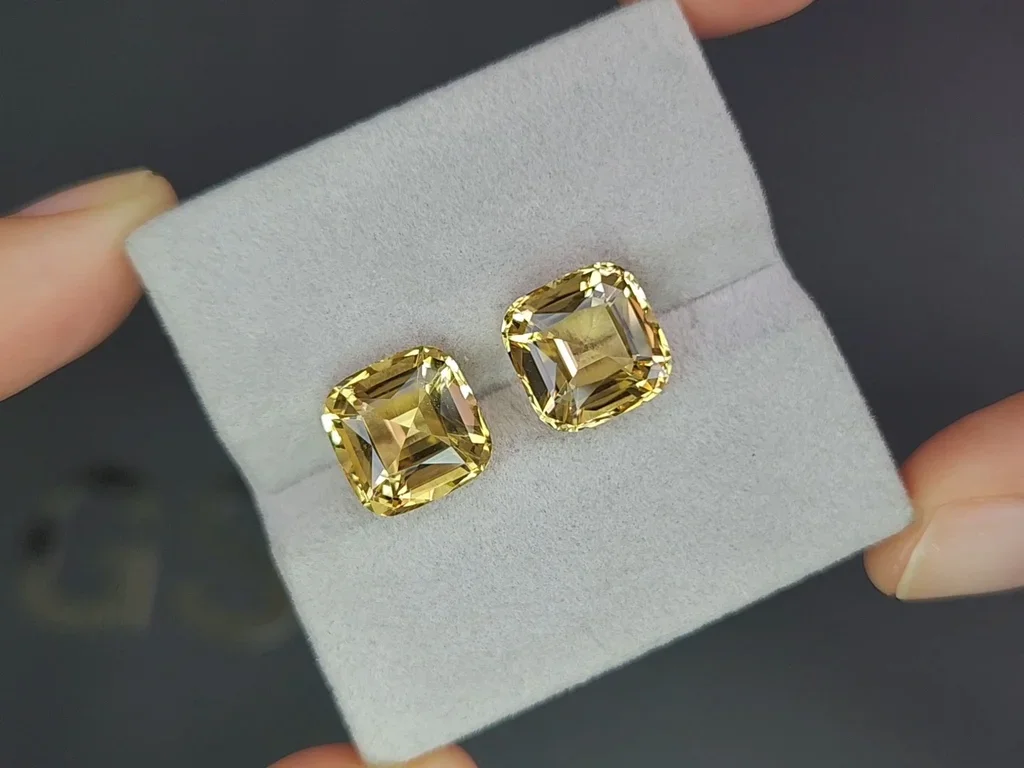 Pair of cushion cut yellow citrines 8.48 carats, Africa 4
