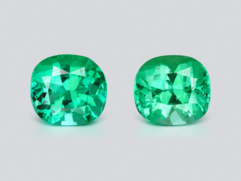Pair of emeralds cushion cut 4.15 carats, Colombia