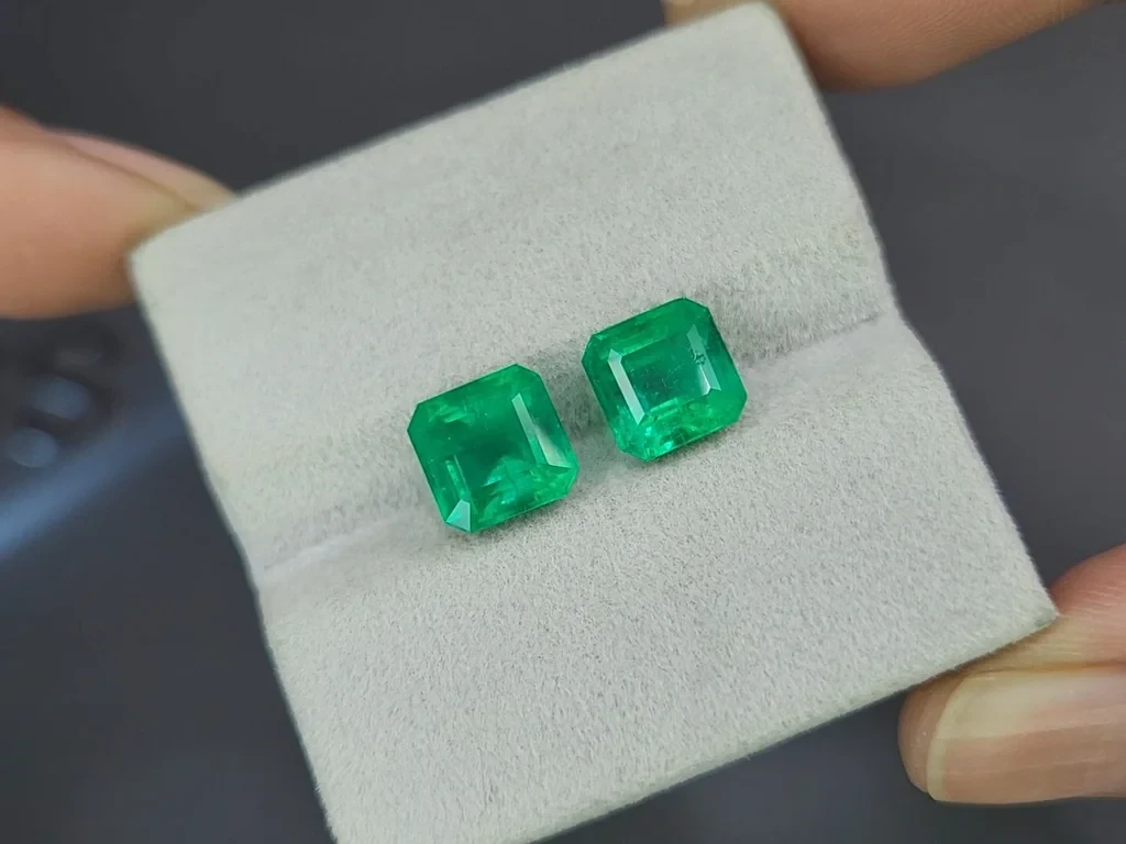 Pair of emeralds octagon cut  5.38 carats, Colombia 4