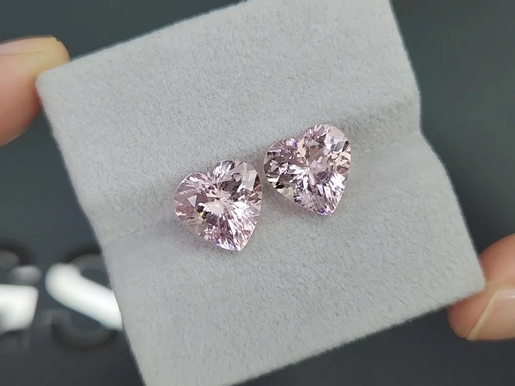 Pair of heart shaped pink morganites 6.28 carats, Madagascar 4
