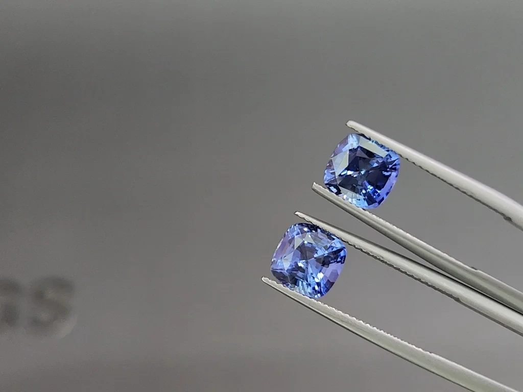 Pair of Intense Blue sapphires in cushion cut  5.59 carats, Sri Lanka 3
