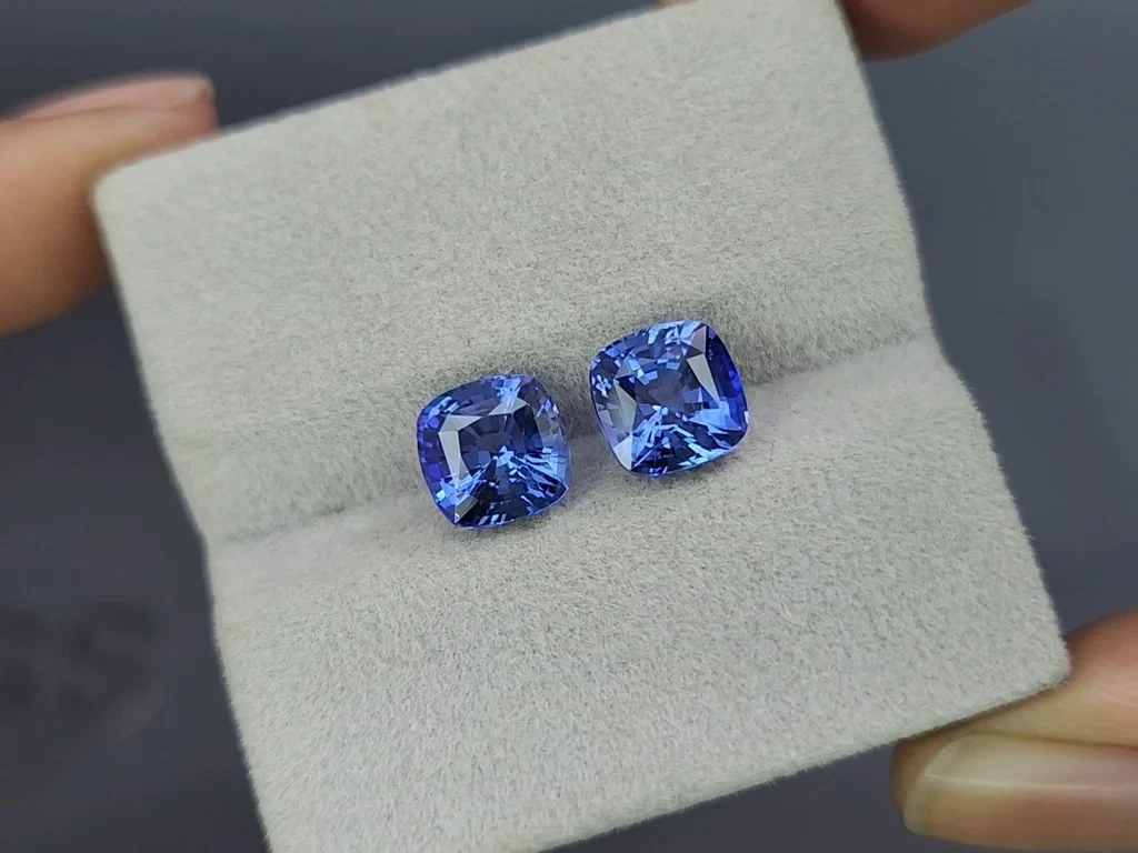 Pair of Intense Blue sapphires in cushion cut  5.59 carats, Sri Lanka 4