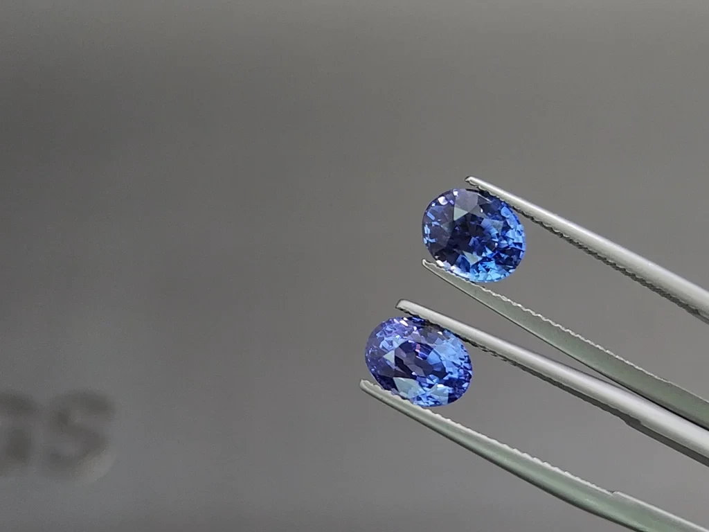 Pair of Intense Blue sapphires in oval cut 4.77carats, Sri Lanka 3