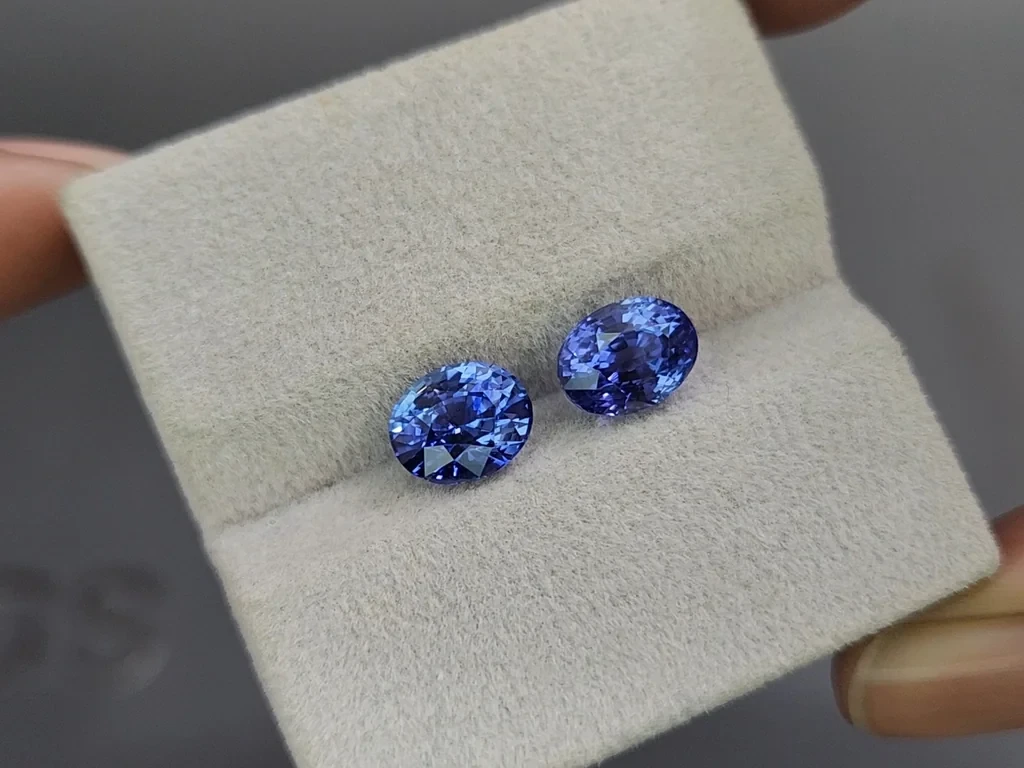 Pair of Intense Blue sapphires in oval cut 4.77carats, Sri Lanka 4