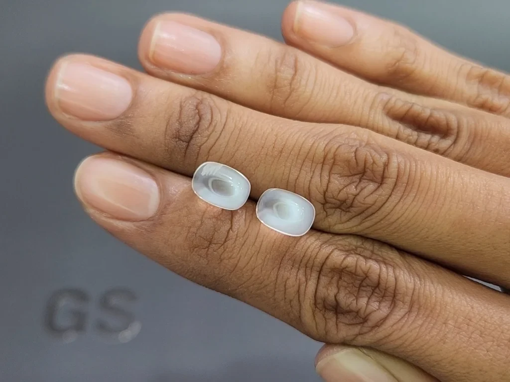 Pair of moonstones cabochon cut 5.34 carats, Burma 2
