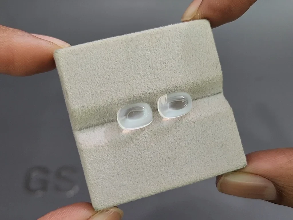 Pair of moonstones cabochon cut 5.34 carats, Burma 4