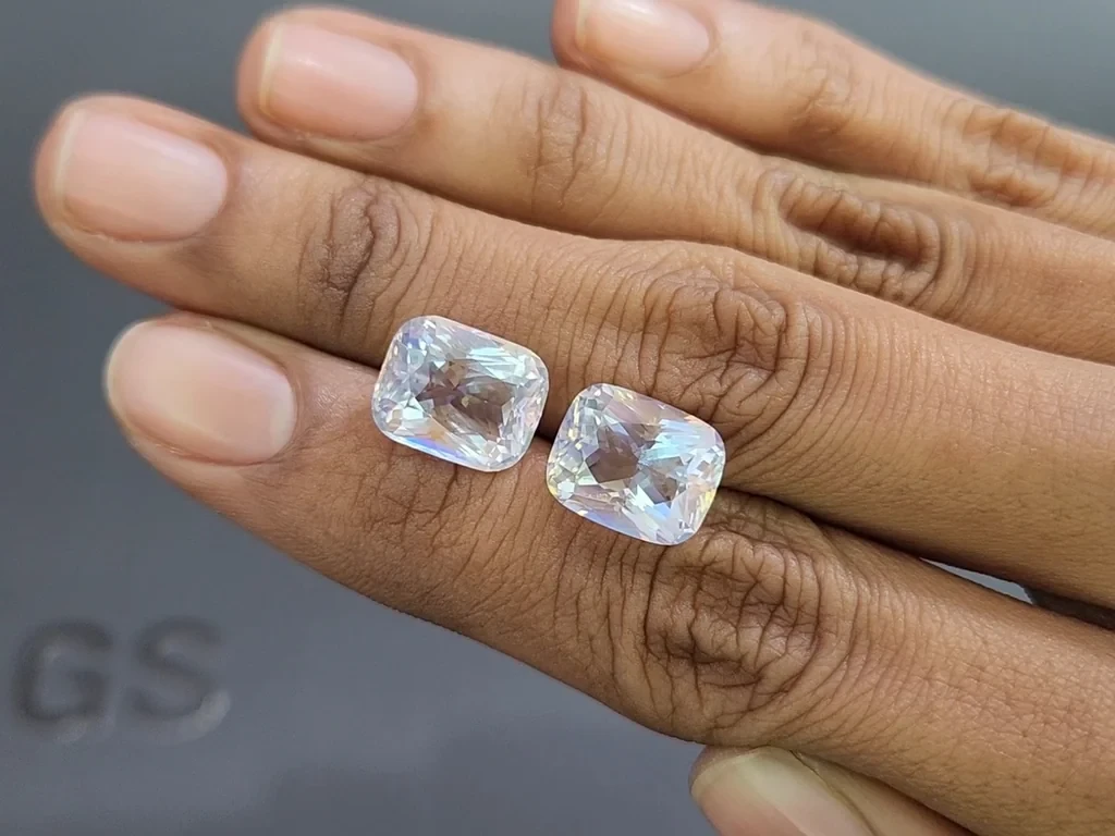 Pair of moonstones cushion cut 10.52 carats, Madagascar 2