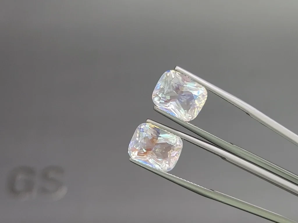 Pair of moonstones cushion cut 10.52 carats, Madagascar 3