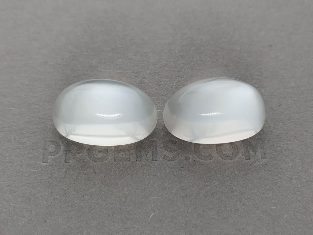 Pair of moonstones from Burma 33.71 ct 2