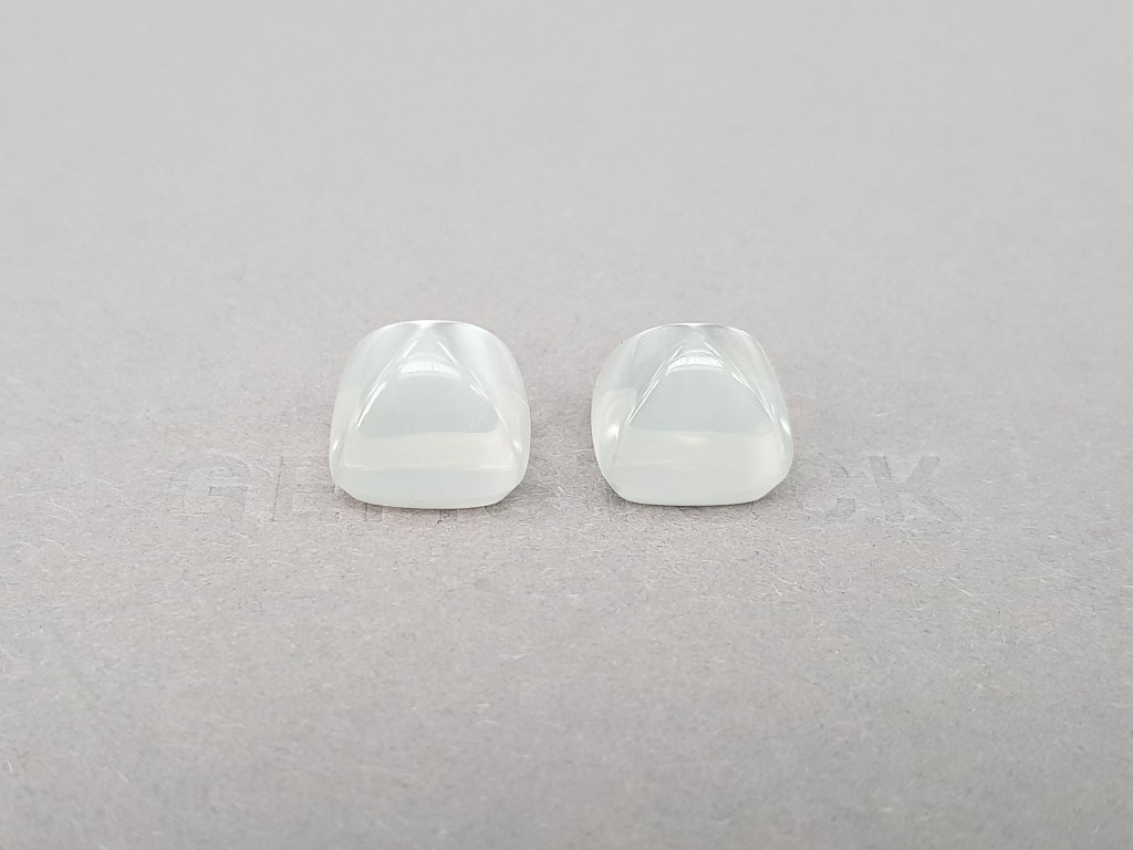 Pair of moonstones from Burma in sugarloaf cut 24.93 ct 2