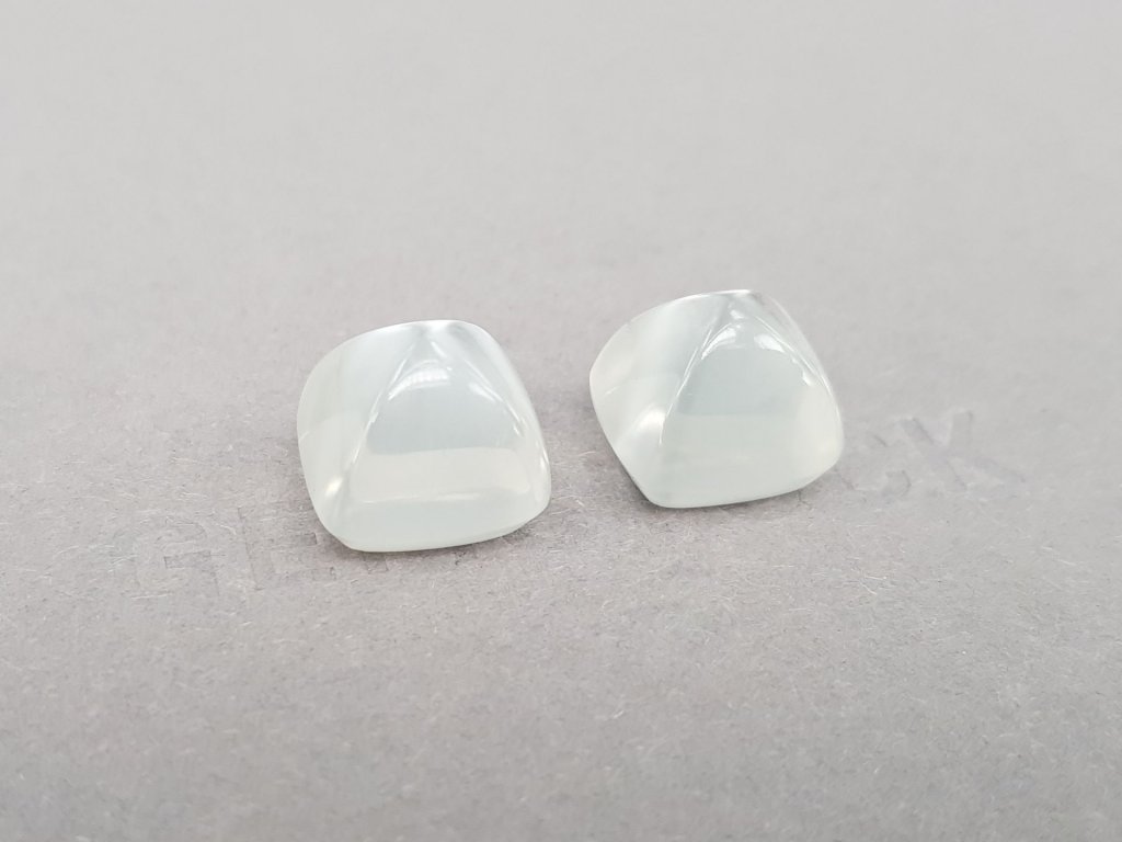 Pair of moonstones from Burma in sugarloaf cut 24.93 ct 3