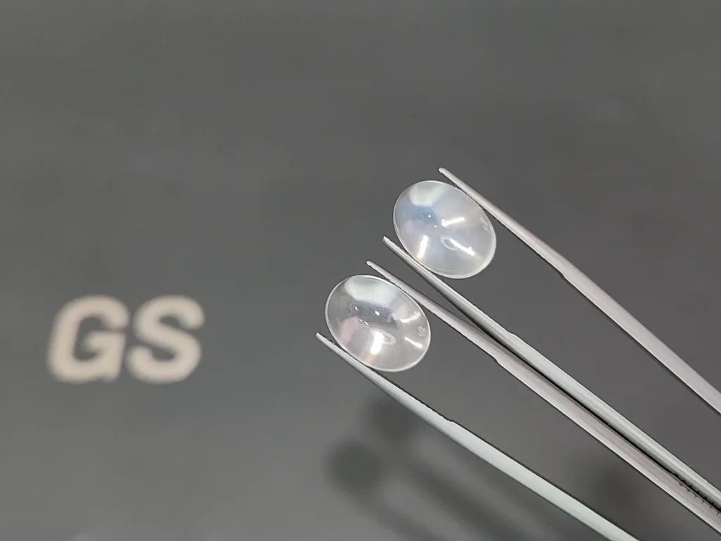 Pair of moonstones in cabochon cut 16.89 carats, Burma 3