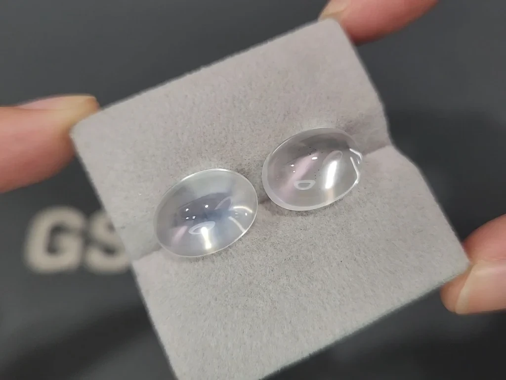 Pair of moonstones in cabochon cut 16.89 carats, Burma 4