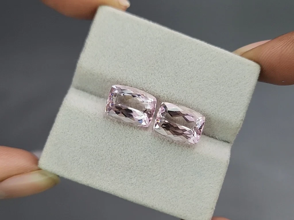 Pair of morganites cushion cut 8.47 carats, Africa 4