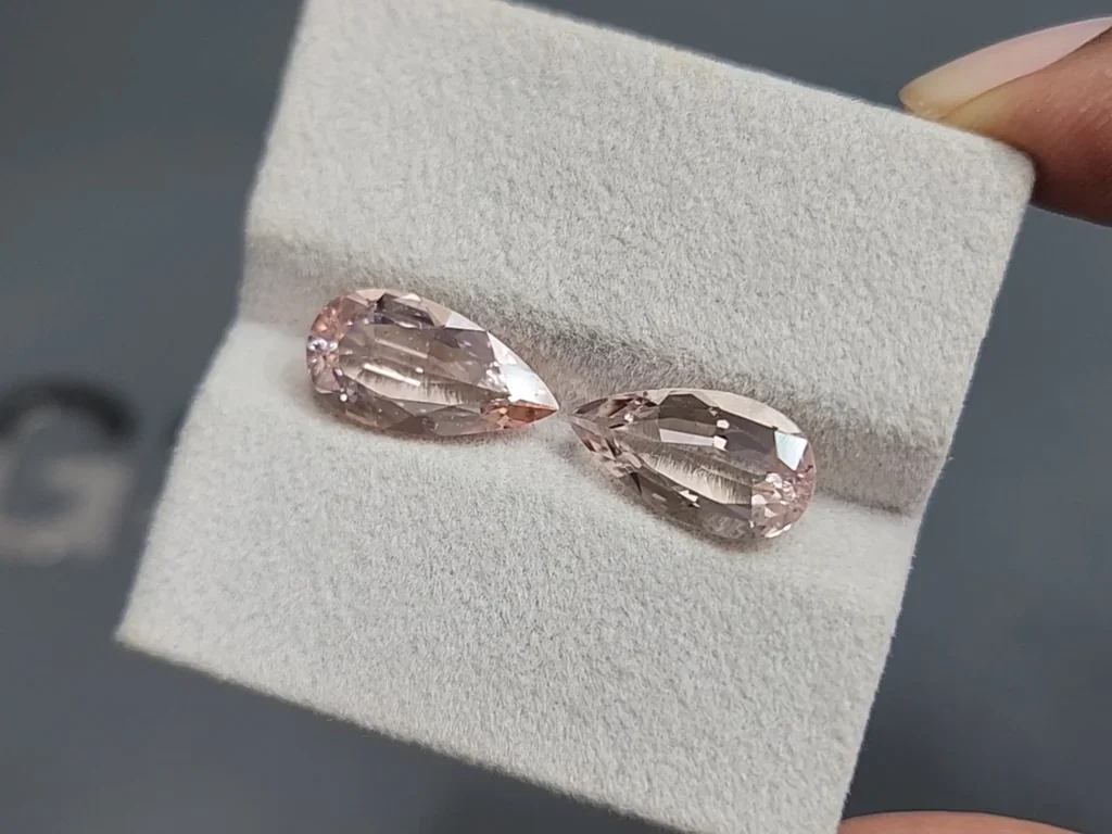 Pair of morganites pear cut 6.25 carats, Africa 4