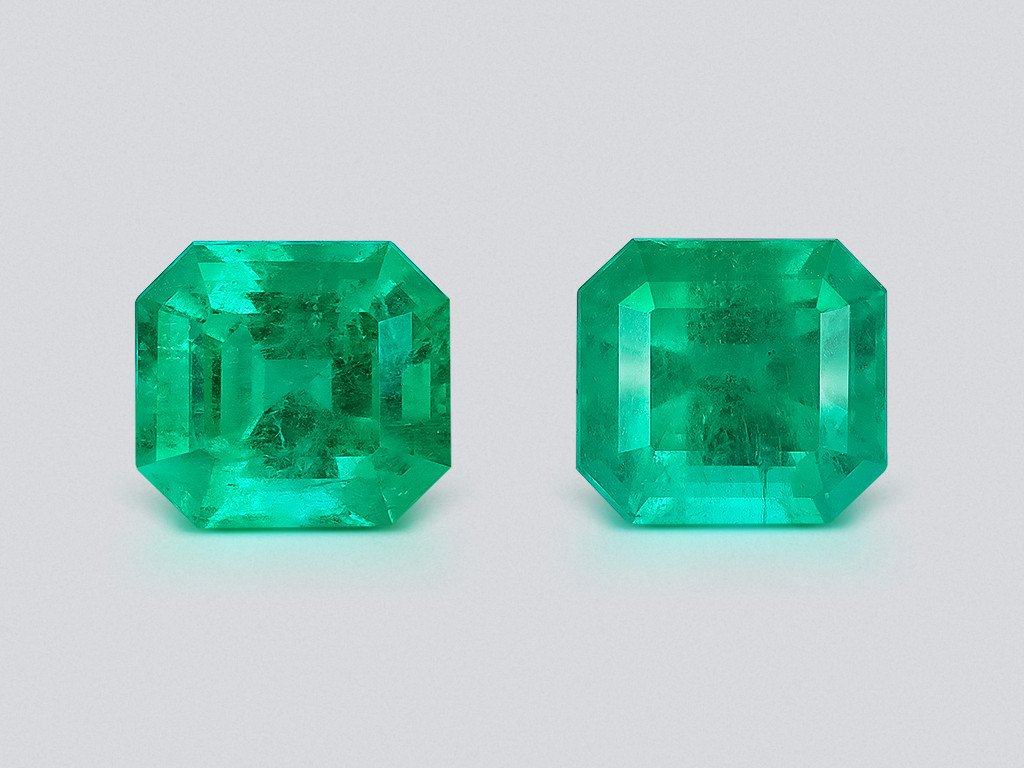 Pair of Muzo Vivid Green emeralds in octagon cut 7.08 carats, Colombia