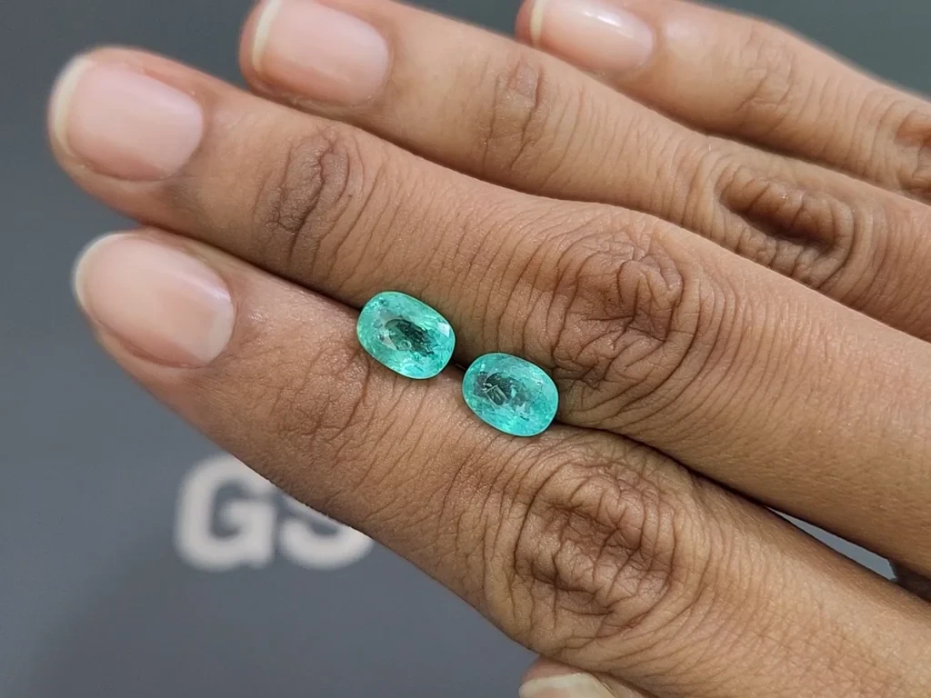 Pair of neon blue Paraiba tourmalines in cushion cut 3.11 carats, Mozambique 2