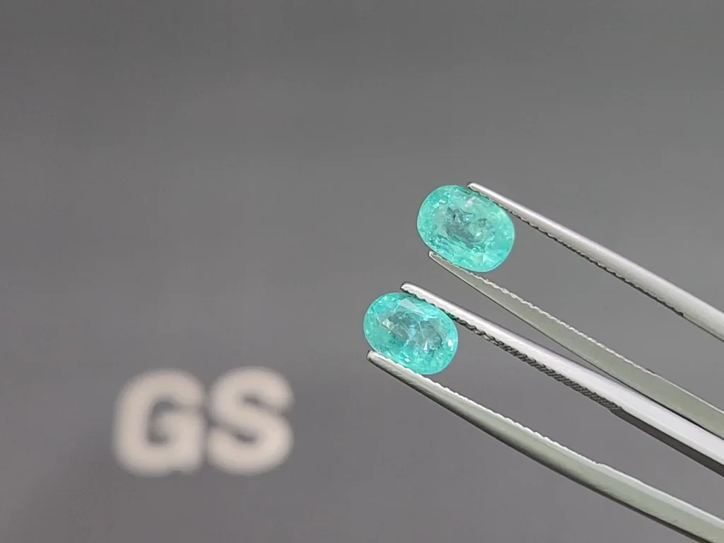 Pair of neon blue Paraiba tourmalines in cushion cut 3.11 carats, Mozambique 3