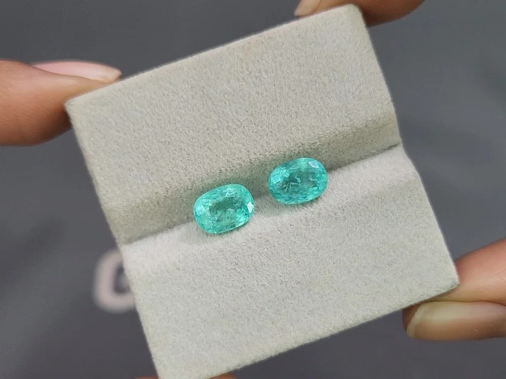 Pair of neon blue Paraiba tourmalines in cushion cut 3.11 carats, Mozambique 4