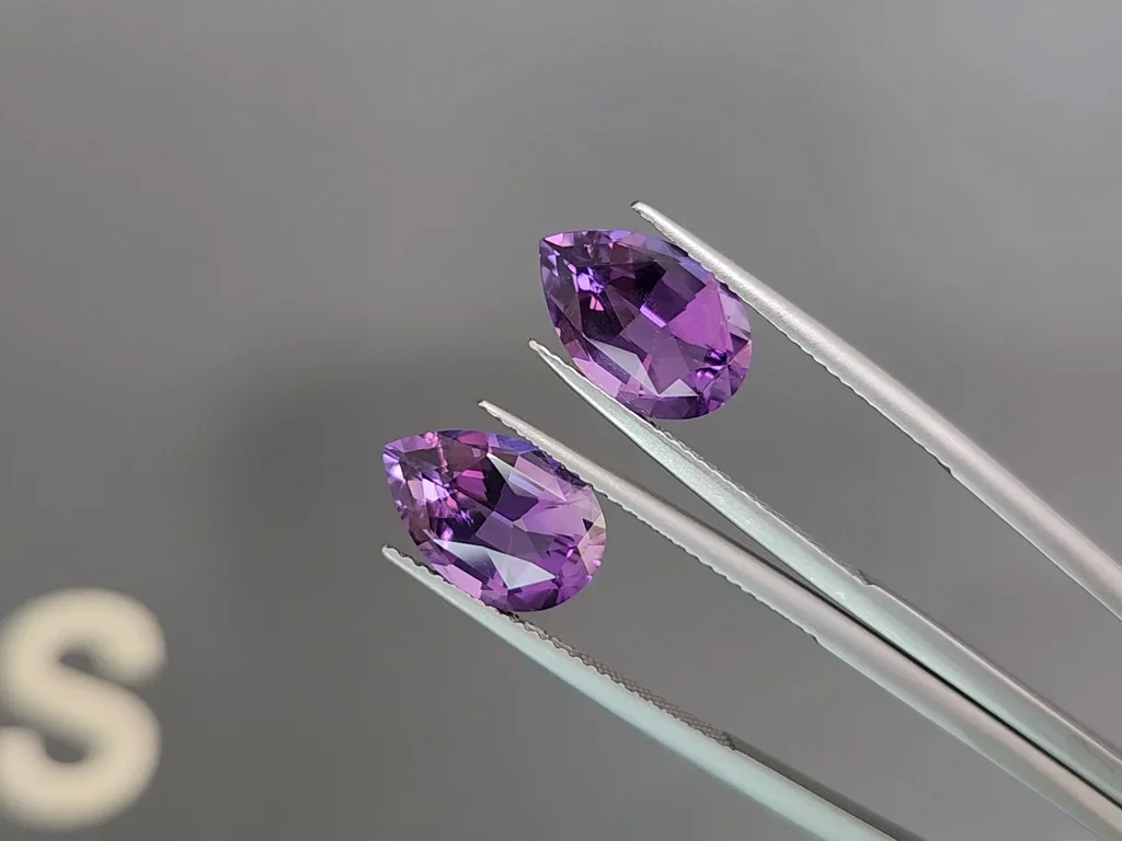 Pair of pear-cut amethysts 5.64 carats, Brazil 3